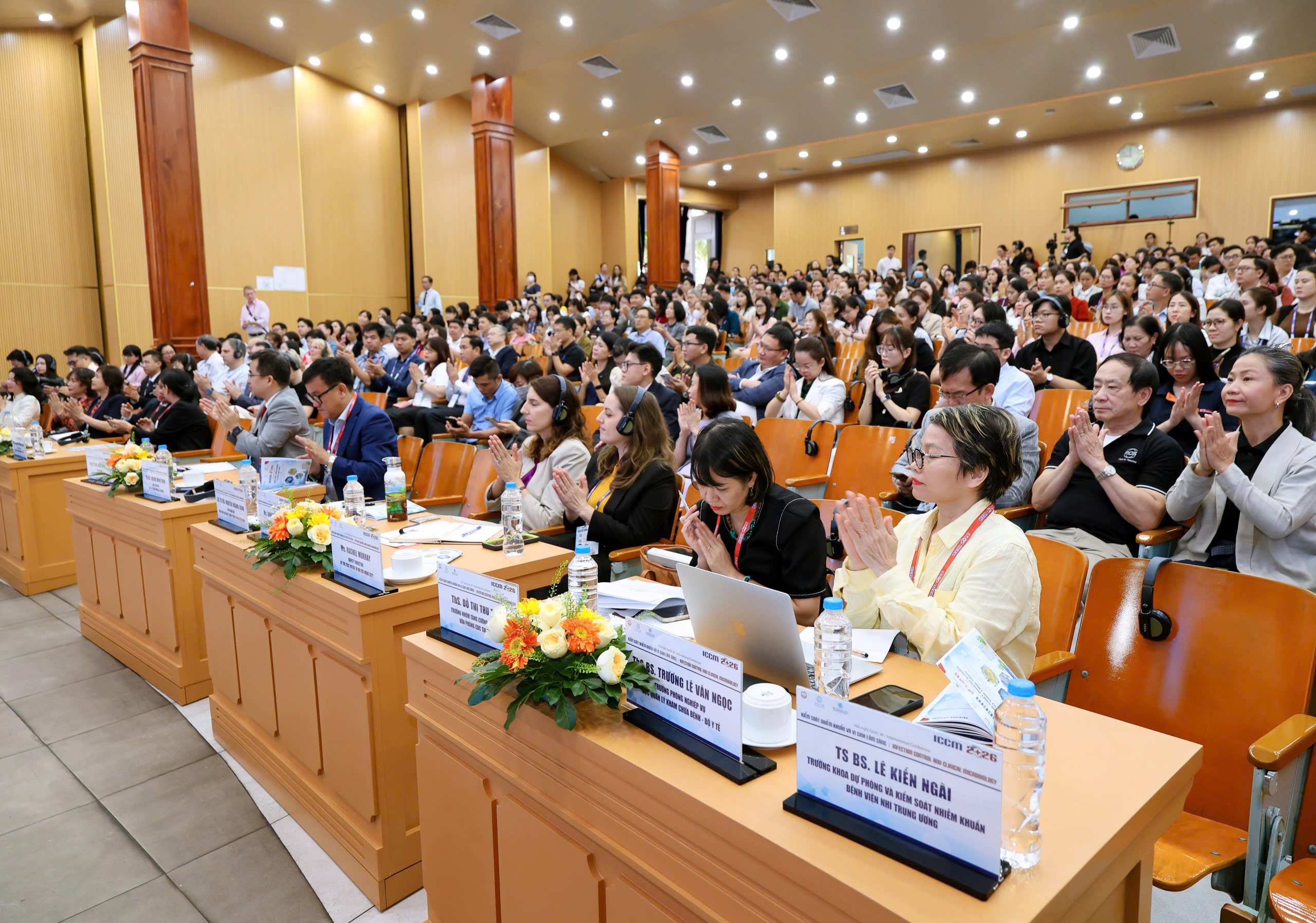 Đông đảo đại biểu trong và ngoài nước tham dự, trao đổi và cập nhật các nội dung chuyên môn tại Hội nghị ICCM 2026.jpg